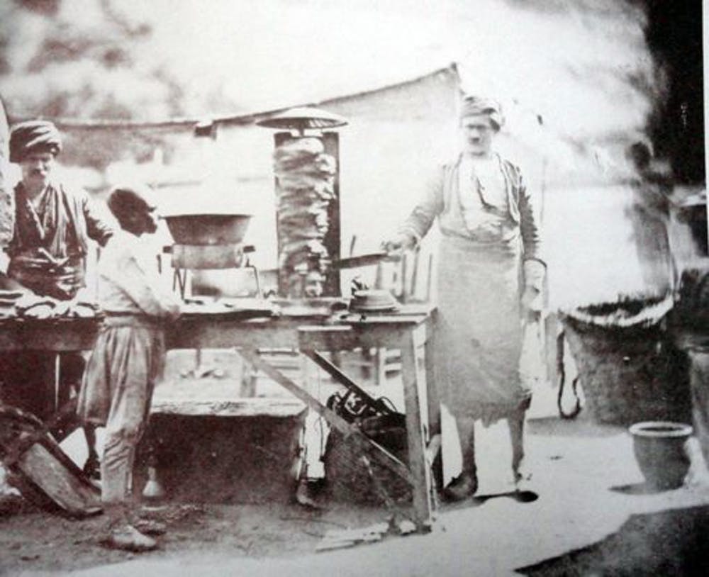 Những chiếc Doner Kebab đầu tiên trên thế giới.