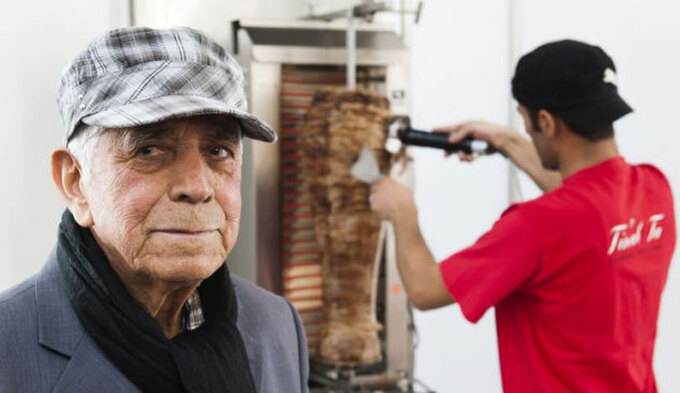 Kadir Nurman, người được cho là nhà phát minh ra món Doner Kebab.