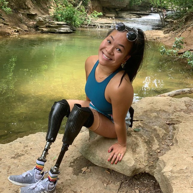 Đỗ Thị Thúy Phượng - cô gái khuyết tật mất hai chân vì bom thành VĐV bơi lội của Mỹ tham dự Paralympic 2020 - Ảnh 10