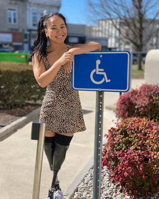 Đỗ Thị Thúy Phượng - cô gái khuyết tật mất hai chân vì bom thành VĐV bơi lội của Mỹ tham dự Paralympic 2020 - Ảnh 12