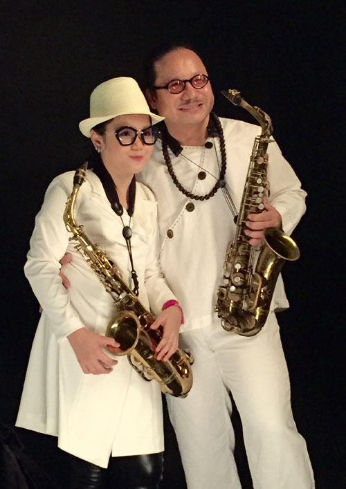 Cô con gái An Trần cũng nối nghiệp cha thành một nghệ sĩ saxophone.