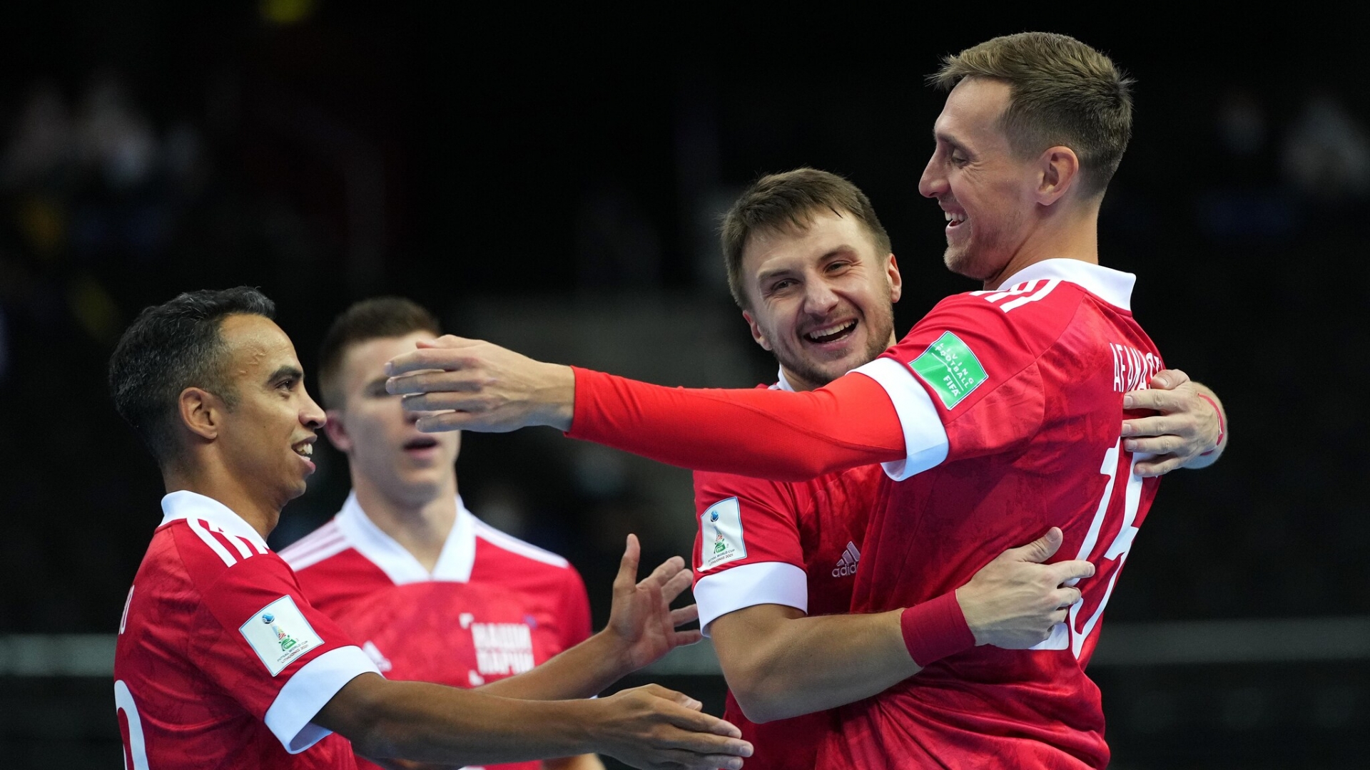 Đội tuyển Futsal Nga rất mạnh khi toàn thắng cả 3 trận vòng bảng, ghi 17 bàn và chỉ thủng lưới 3 bàn.