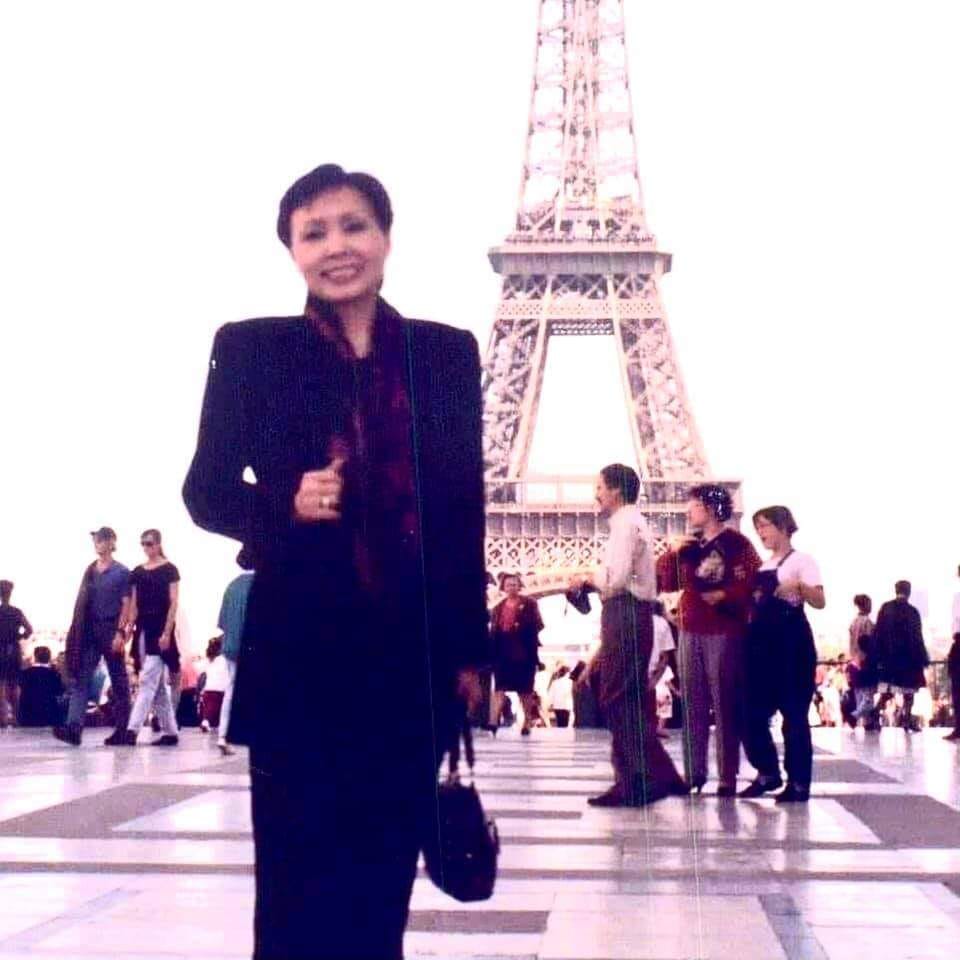 Bà Sơn trong chuyến công tác đến Paris (Pháp) năm 1993.