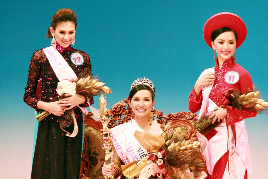Những người đẹp chiến thắng tại cuộc thi HHHV 2008: Á hậu Võ Hoàng Yến, Hoa Hậu Thùy Lâm, Á hậu Dương Trương Thiên Lý.