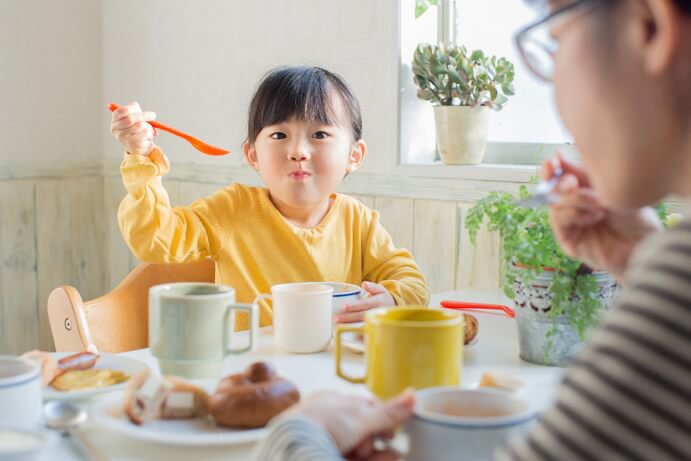 Một bữa sáng đủ chất sẽ cung cấp năng lượng cần có cho trẻ để bắt đầu một ngày mới.