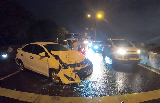 Hồ Chí Minh: 7 xe tông liên hoàn trên cầu Phú Mỹ