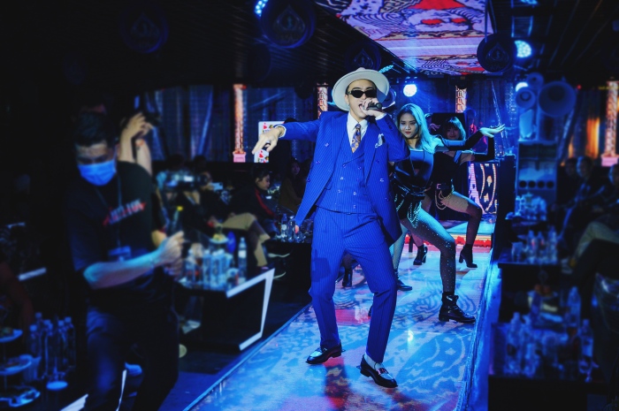 Soobin còn khiến khán phòng 'dậy sóng' trước màn live ca khúc Trò Chơi - cũng là single đầu tiên trong dự án lần này của anh. 
