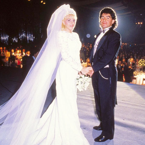 Đến năm 1989, cả hai cùng tổ chức một đám cưới xa hoa với cả ngàn khách mời đến dự.