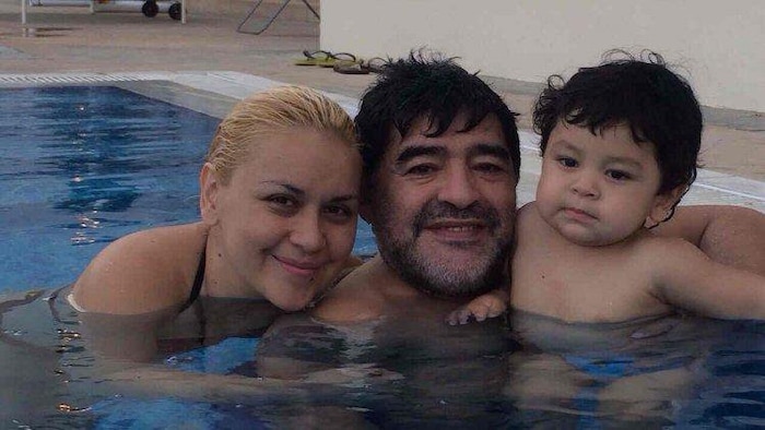 Người đẹp Veronica Ojeda cũng từng có khoảng thời gian mặn nồng bên cạnh Maradona.
