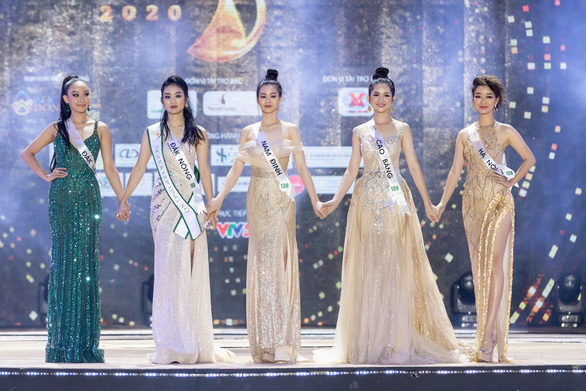 Chung kết Hoa khôi Du Lịch Việt Nam 2020 vừa tổ chức vào tối 28/11 tại Đắk Nông khiến nhiều người bất ngờ vì ban tổ chức công bố không có hoa khôi.