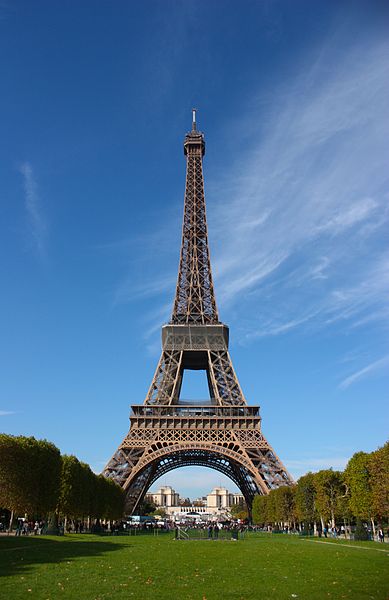 Con số đấu giá tới 8,5 tỷ cho một đoạn cầu thang của công trình nổi tiếng Pháp khiến nhiều người ngỡ ngàng.