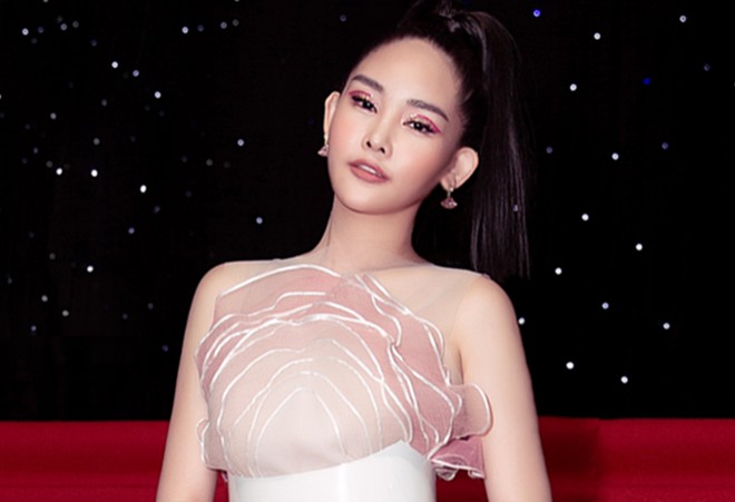 Lê Âu Ngân Anh nói về ồn ào "lộ hàng" tại thảm đỏ: "Tôi bị ánh đèn làm hại”