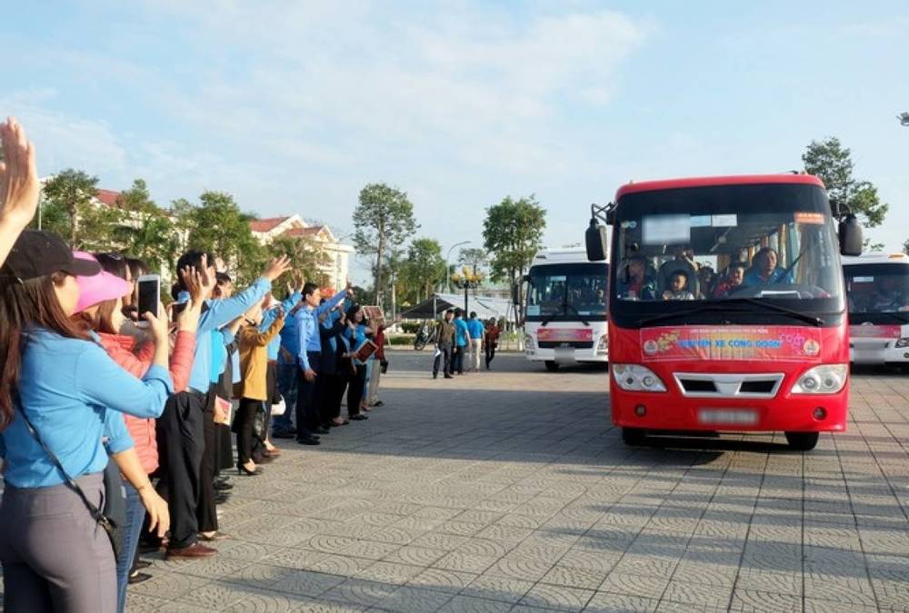 Miễn phí 3.000 vé máy bay và xe cho người lao động, sinh viên về ăn Tết