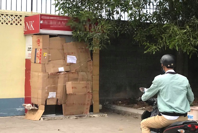 Phường Hòa Phú, tỉnh Bình Dương cũng xuất hiện một vụ phá trụ ATM trộm cắp tài sản vào rạng sáng ngày 24/1.