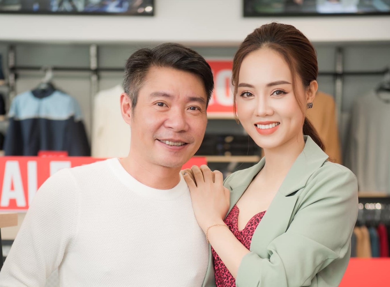 Chân dung vợ sắp cưới kém 15 tuổi xinh đẹp như Hoa hậu của NSND Công Lý