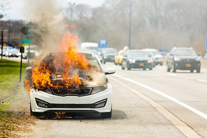 Một trong những mối nguy hiểm nhất đến từ các vụ nổ cháy ô tô là từ khói độc.