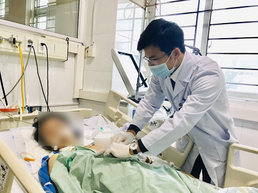 Quảng Ninh: Cứu thành công bệnh nhân nữ 17 tuổi bị đâm thấu ngực.