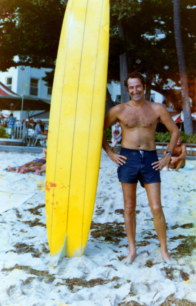 Vì đam mê lướt ván mà Norman đã nhận lời giảng dạy tại trường đại học Hawaii.