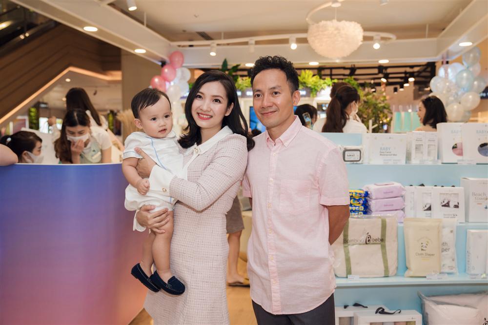 Bà xã Tiến Đạt lộ nghi vấn mang bầu lần 2