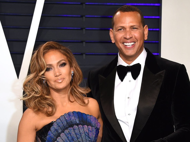 Jennifer Lopez hủy đám cưới với Alex Rodriguez vì dịch Covid-19.