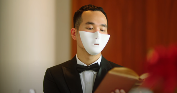 Khắc Hưng đã thể hiện cả vai trò sáng tác ca khúc và vai diễn nam chính trong MV mới này.
