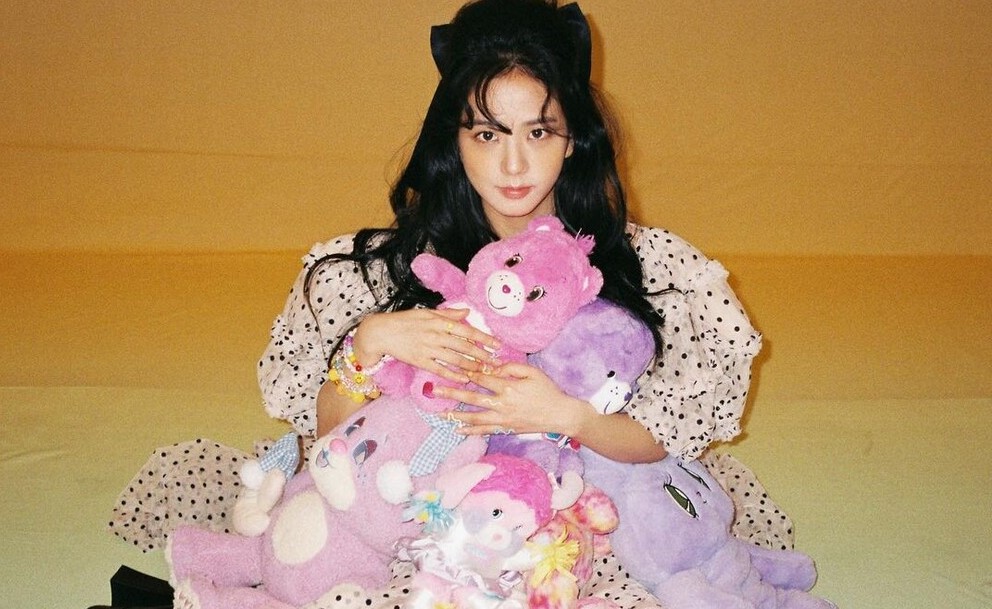Jisoo (BlackPink) khoe ảnh độc lạ chào đón năm mới 2021 