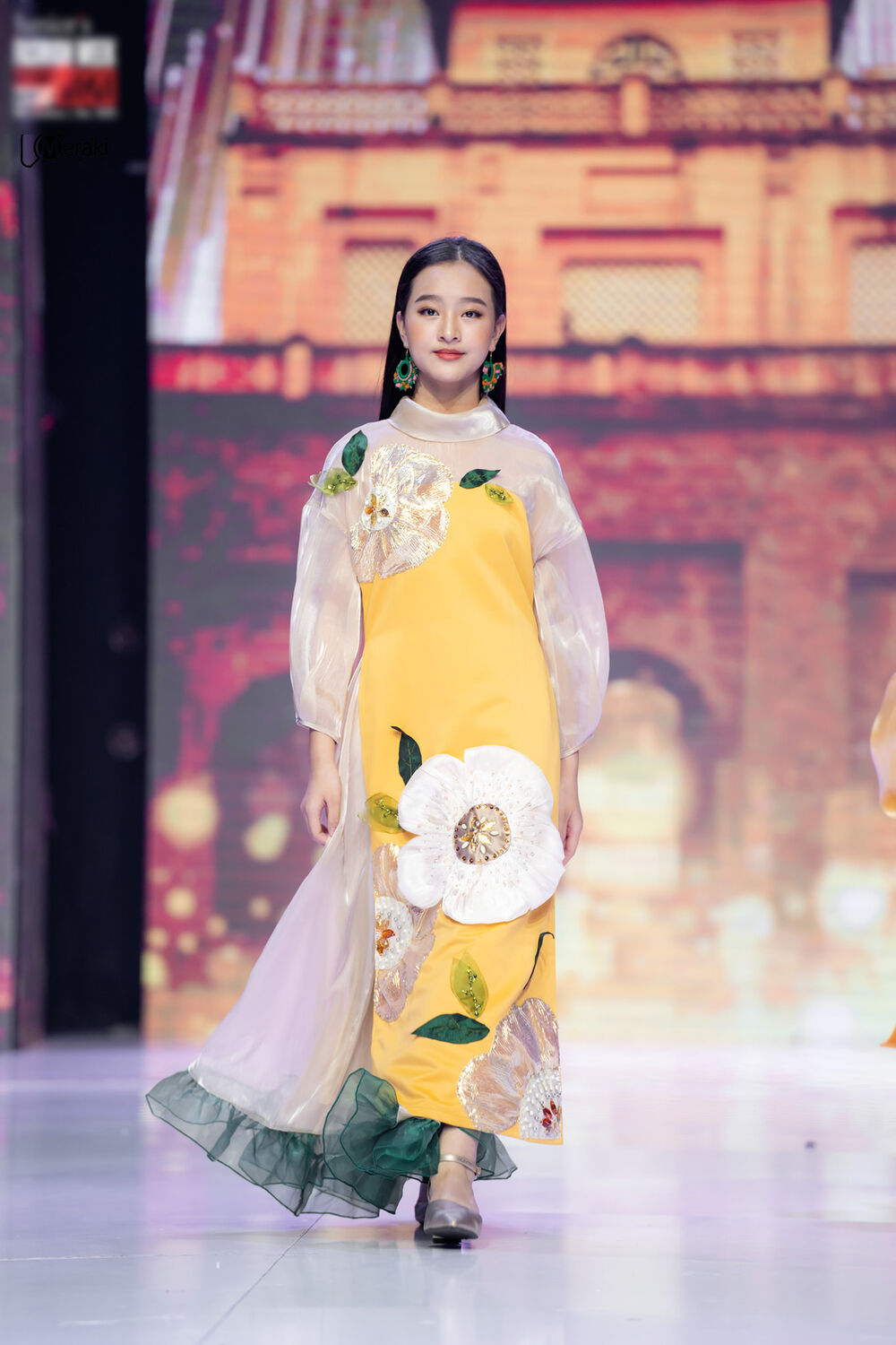 Quỳnh Anh còn sở hữu cả kỹ năng trình diễn tại các chương trình về nhan sắc và thời trang.