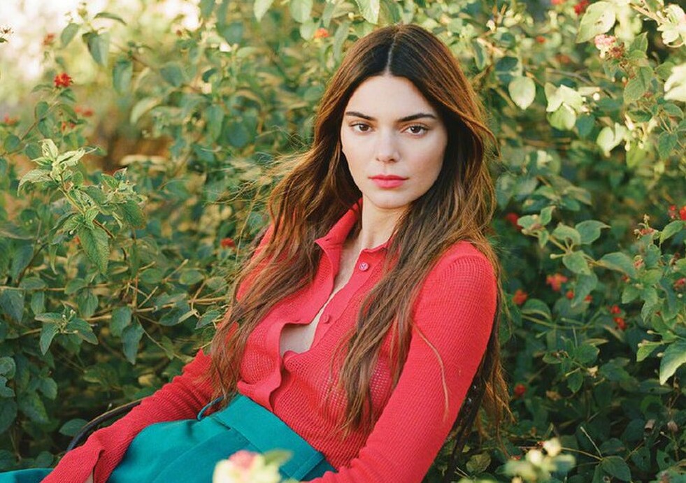 Kendall Jenner lộ vẻ mệt mỏi kém sắc trên bìa tạp chí Vogue China