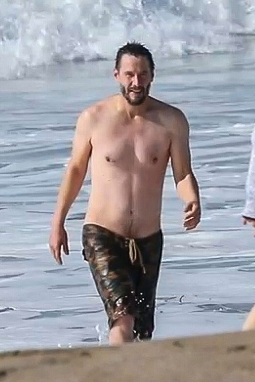 Nam diễn viên 'Ma Trận' Keanu Reeves để lộ thân hình cân đối, săn chắc của mình khi đi biển cùng bạn bè.