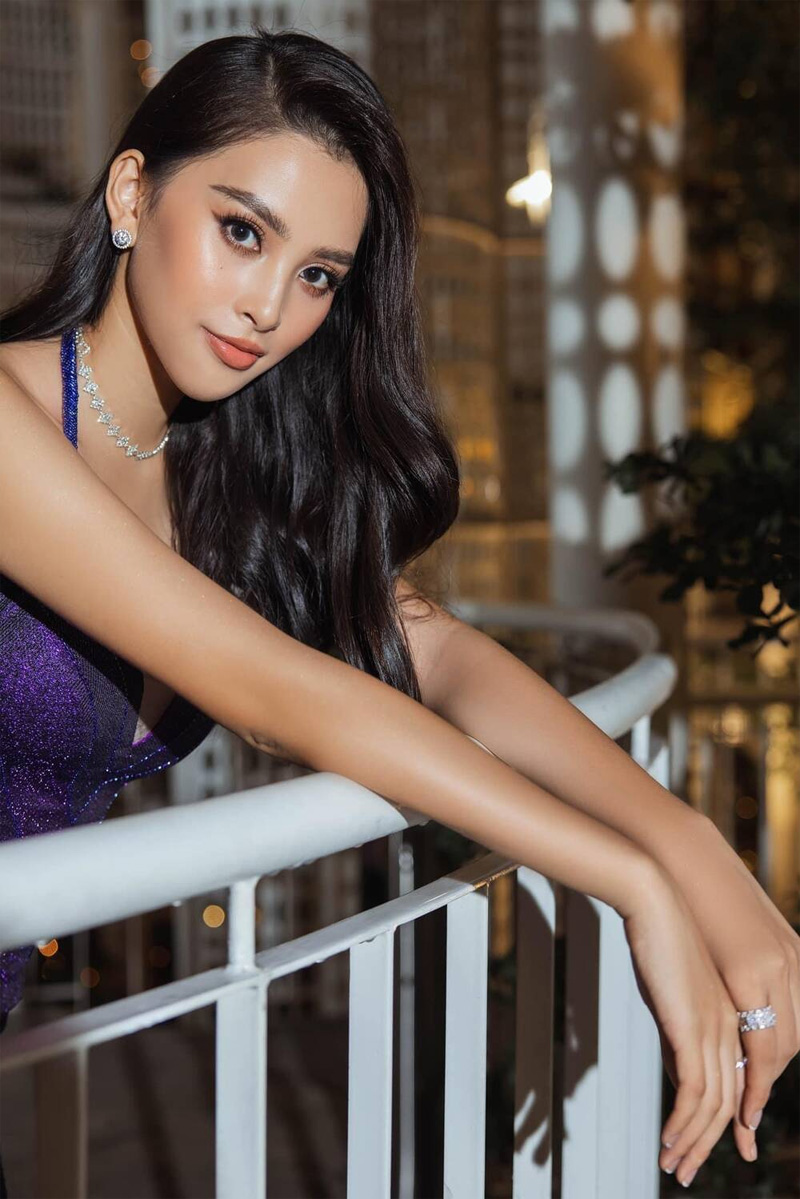 Tiểu Vy từng đại diện Việt Nam thi đấu tại cuộc thi Miss World 2018 và lọt vào Top 30 cùng giải thưởng phụ Top 5 Người đẹp Nhân ái. 