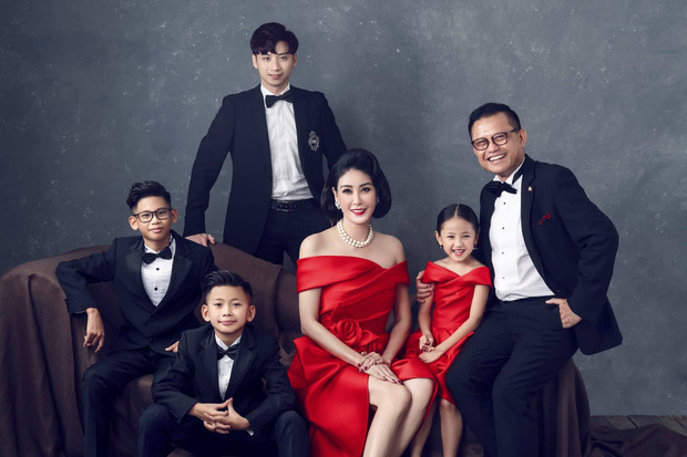 Gia đình hạnh phúc của Hoa hậu Hà Kiều Anh.