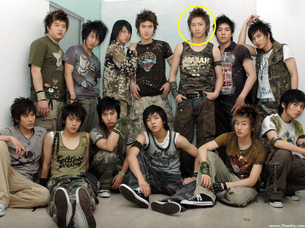 Han Geng đã hoạt động trong nhóm nhạc nam nổi tiếng Super Junior trong 3 năm.