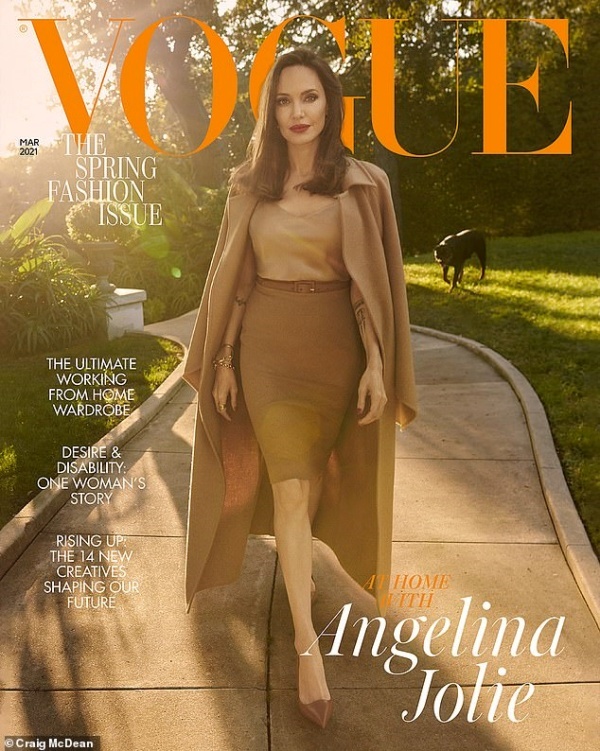 Angelina Jolie xinh đẹp ở tuổi 50 khi xuất hiện trên tạp chí Vogue.