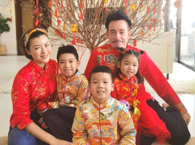 Hiện Trần Nhân Mỹ và Trần Hào đang có một cuộc sống hôn nhân đầy hạnh phúc cùng hai con trai và một con gái.