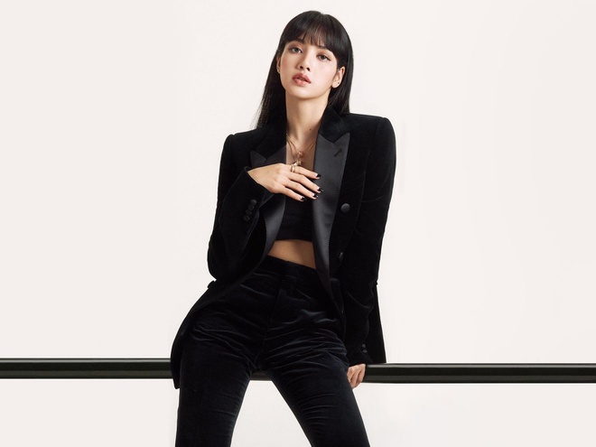 Lisa (Black Pink) là idol Kpop đầu tiên làm giám khảo thời trang danh giá ANDAM.