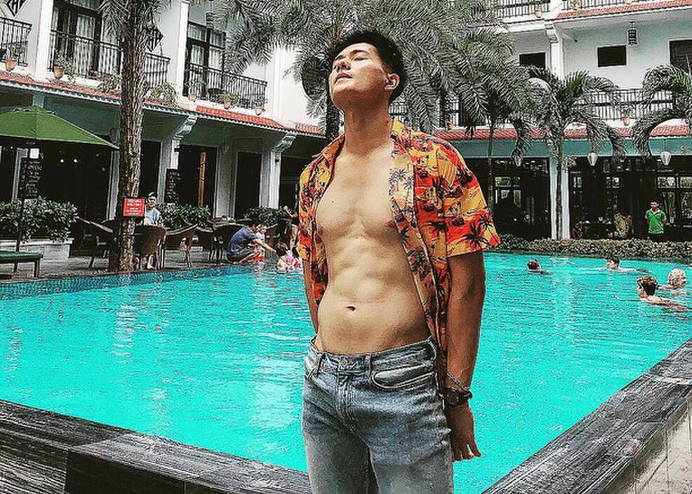 Tình trẻ kém 12 tuổi của Lệ Quyên khoe thân hình cơ bắp "chuẩn men" 