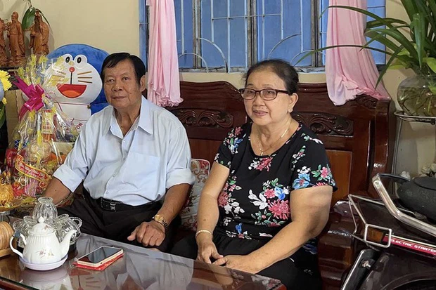 Bố mẹ cố ca sĩ Vân Quang Long