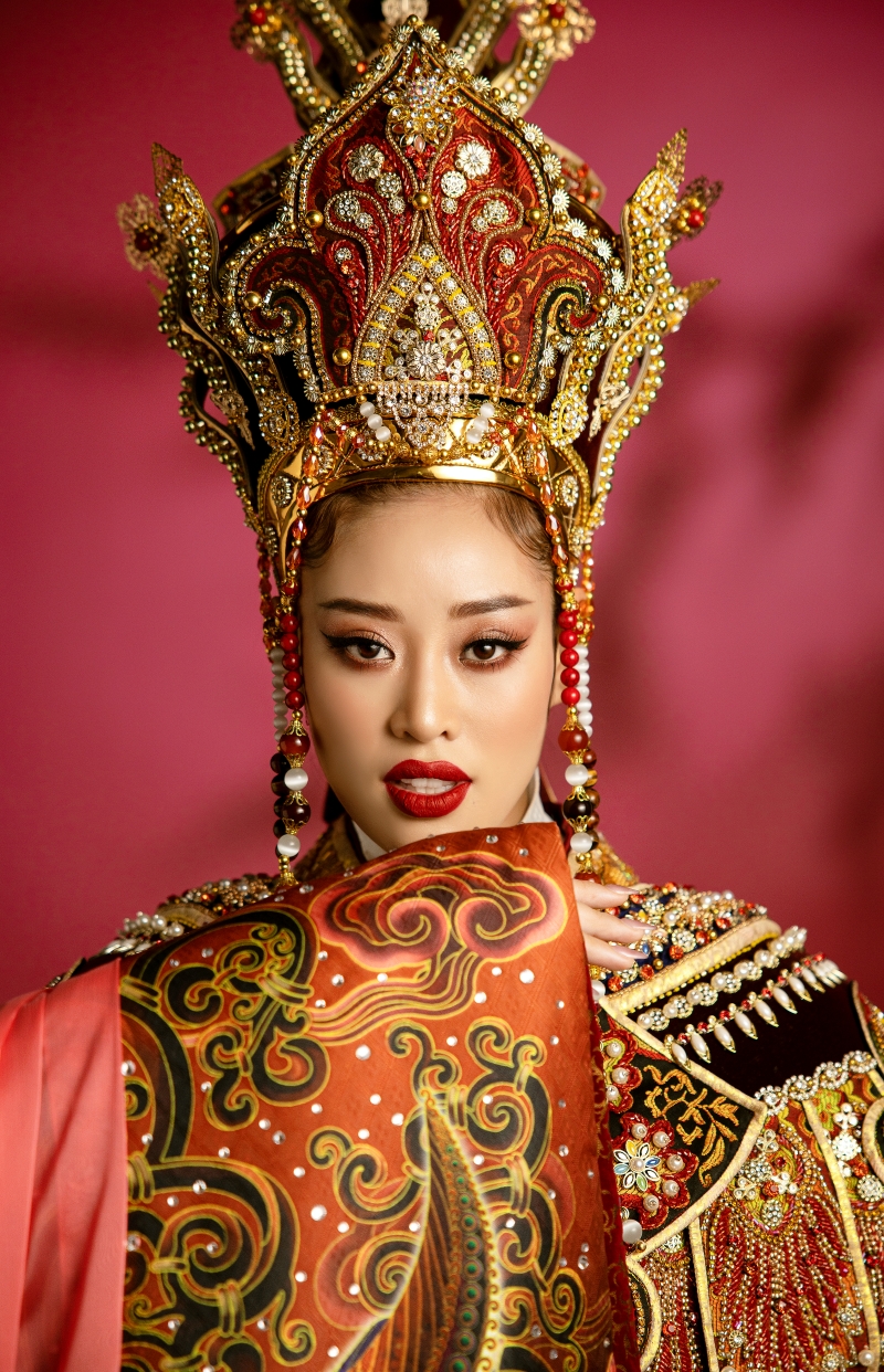 Người đẹp họ Trần đã hoàn thành được vai diễn Thái hậu.