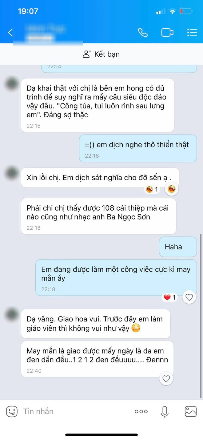 Anh shipper vui vẻ cho hay chỗ làm hiện tại tuy vất vả nhưng vui hơn công việc cũ.