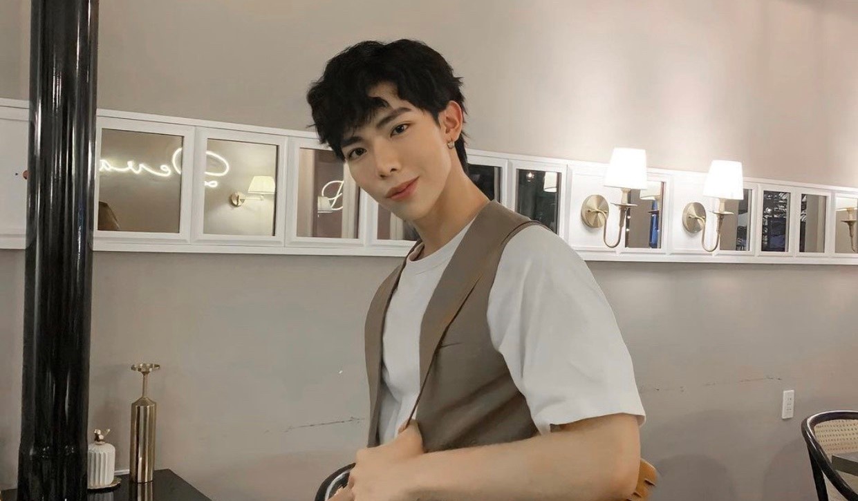 Erik khoe phong cách có phần "nữ tính" với kiểu tóc mới