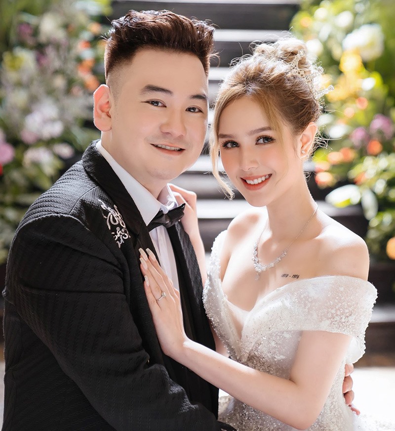 Tháng 11/2020, Xemesis kết hôn cùng bạn gái Xoài Non.