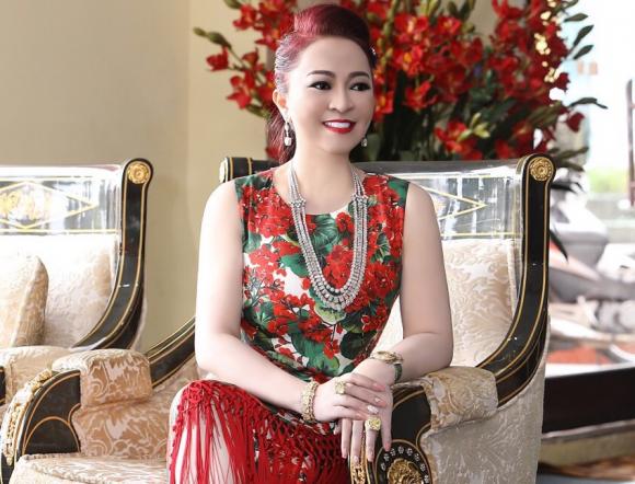 Bà Nguyễn Phương Hằng bị phạt 7,5 triệu đồng vì tội xúc phạm UBND tỉnh Bình Thuận