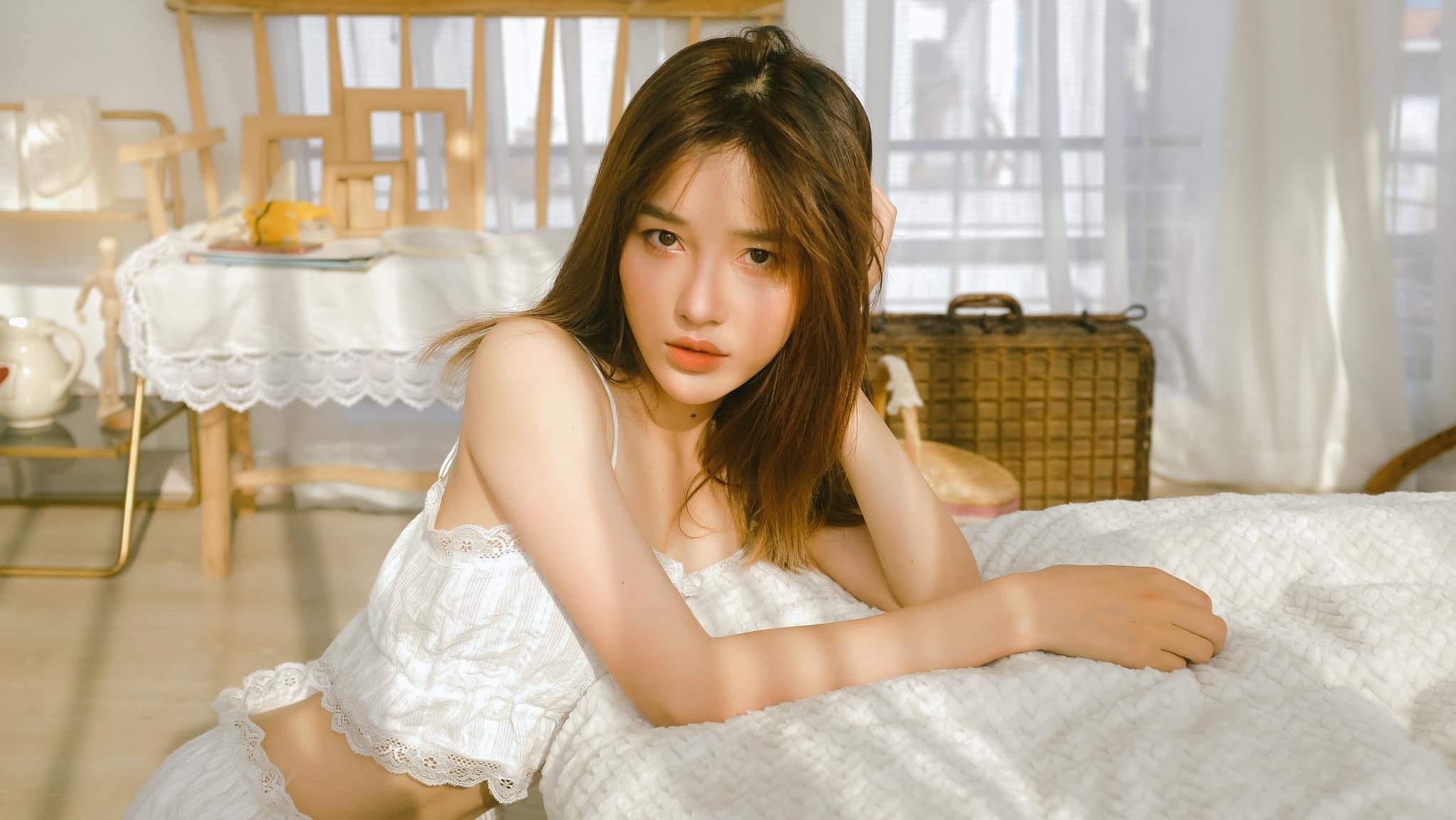 Luna - hotgirl bị Phạm Đình Thái Ngân hôn và từ chối hẹn hò trên show tỏ tình là ai?