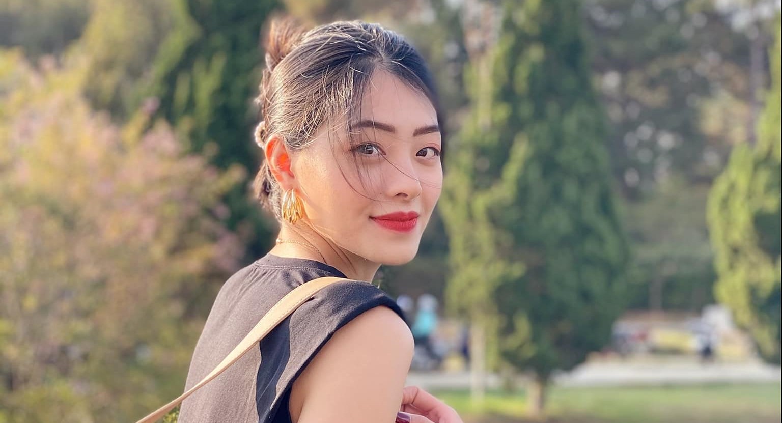 Cô gái trong MV