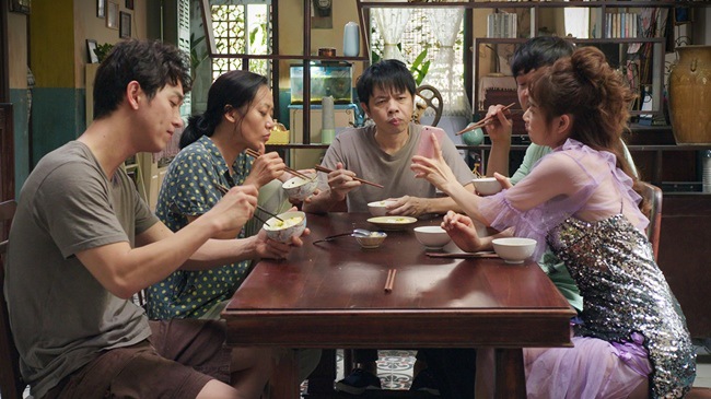 Cây táo nở hoa tập 1: Thúy Ngân hẹn hò trai có vợ, Nhã Phương dẫn bồ về nhà chị gái ngủ