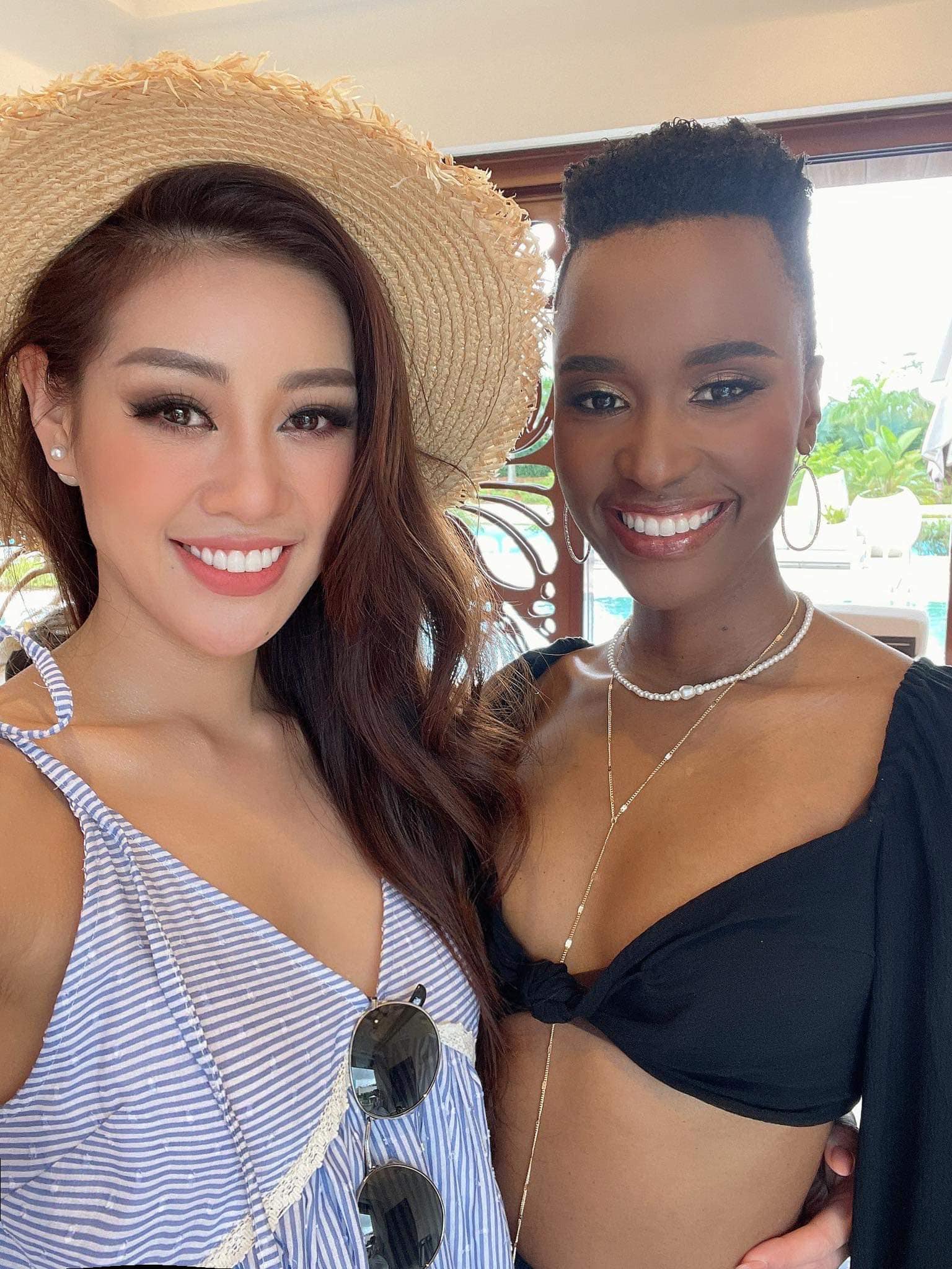 Khánh Vân tỏa sáng cùng Miss Universe 2019.