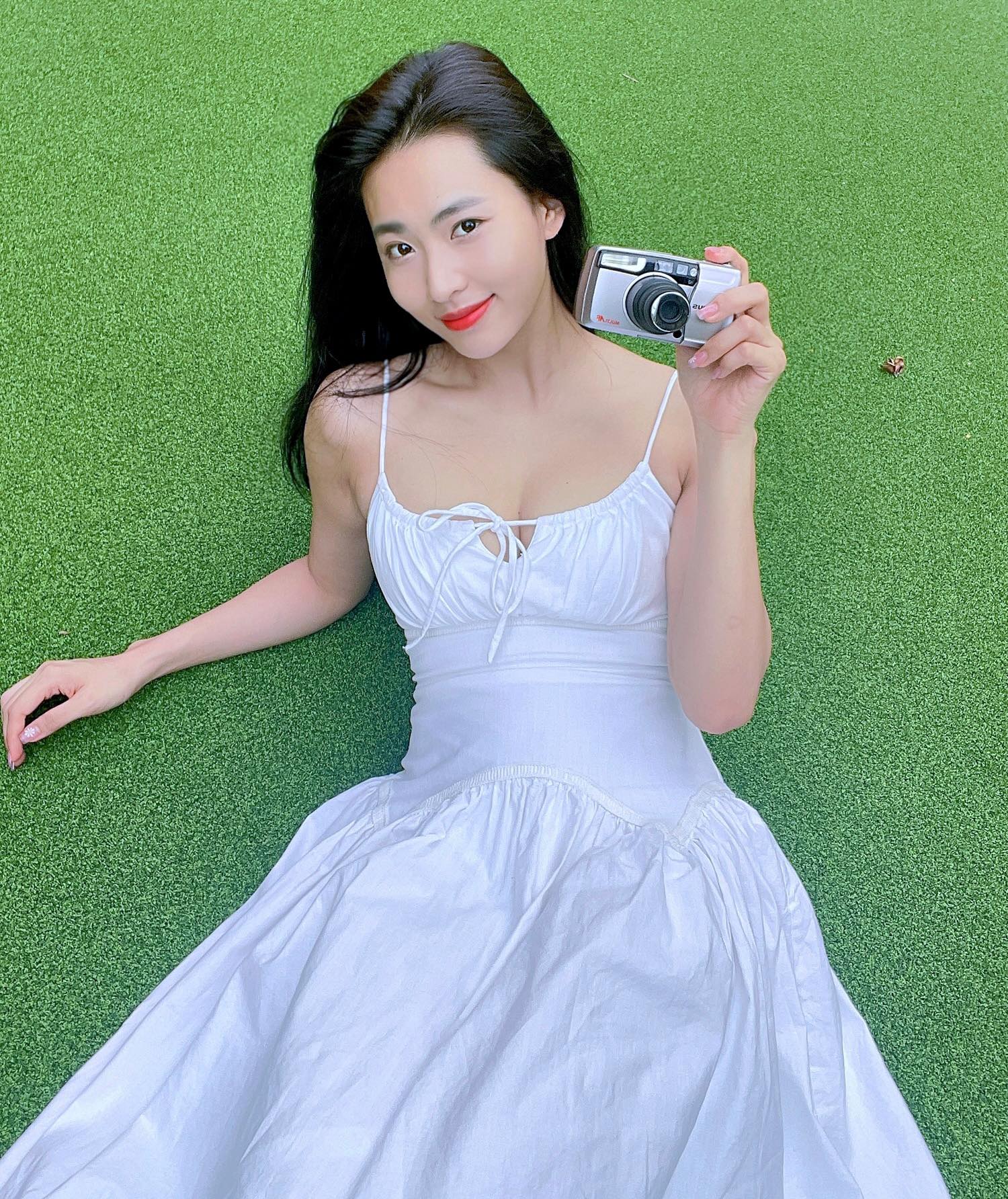 Nhan sắc của Minh Trang từng được dân mạng ví như là 'nàng thơ' khi xuất hiện trong các MV nổi tiếng