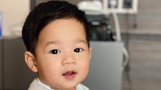 HH Đặng Thu Thảo khoe ảnh cận mặt "chuẩn soái ca" của con trai 1 tuổi