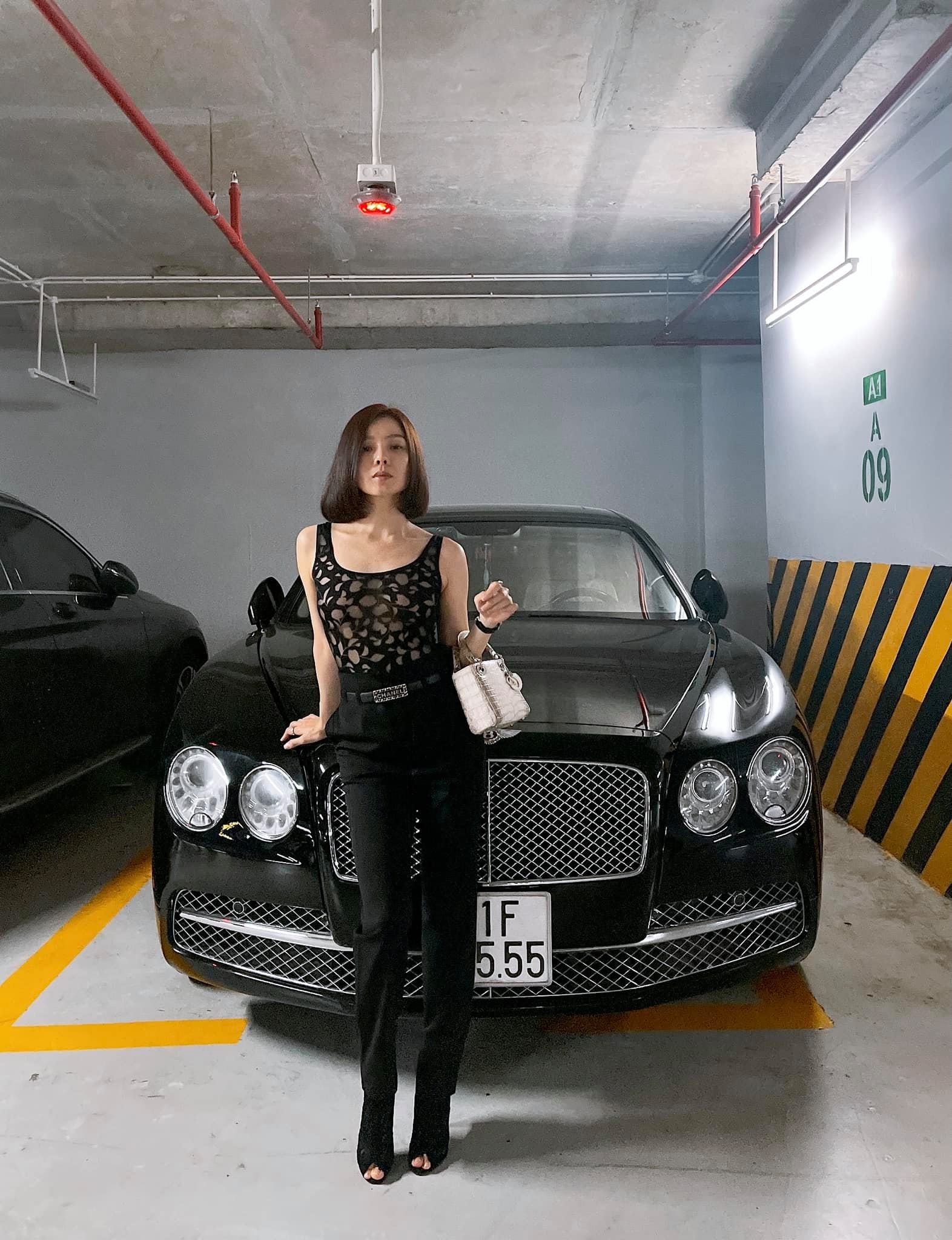 Chiếc xe Bentley Flying Spur có giá gần 20 tỷ đồng.