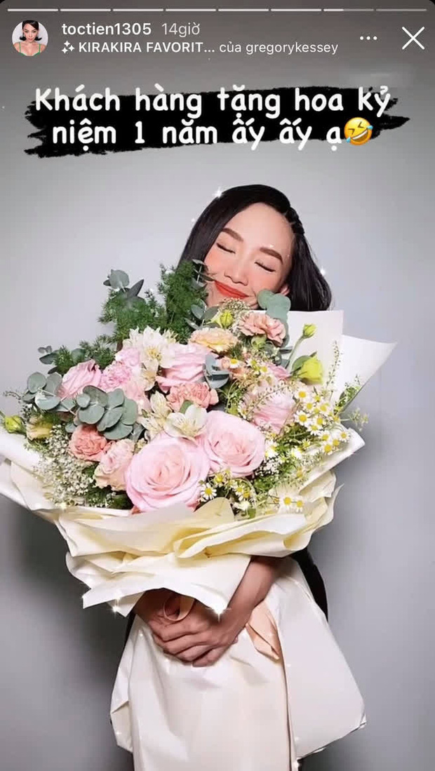 Tóc Tiên bất ngờ khoe nhận được bó hoa lãng mạn từ ông xã để kỷ niệm dịp đặc biệt.